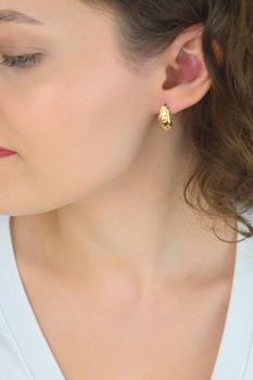 Kolczyki złote potrójne diamentowanie – angielskie zapięcie, eleganckie złoto (1).jpg